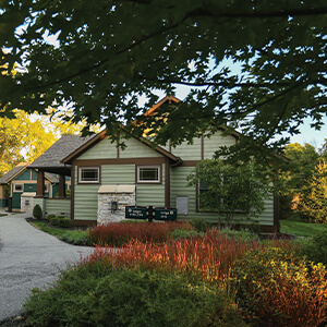 Big Red's Lodge exterior